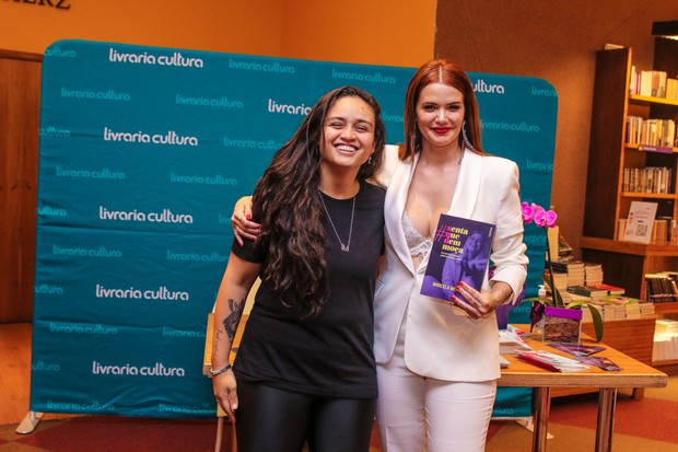 Marcela Mc Gowan lança livro com a namorada, a cantora Luiza (Foto: Thiago Duran/Brazil News)
