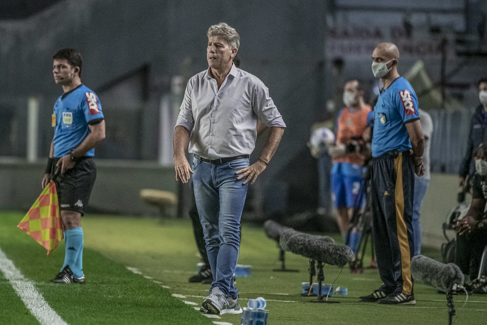 Renato Ga&uacute;cho durante a vit&oacute;ria do Flamengo sobre o Santos, na Vila &mdash; Foto: Alexandre Vidal/Flamengo