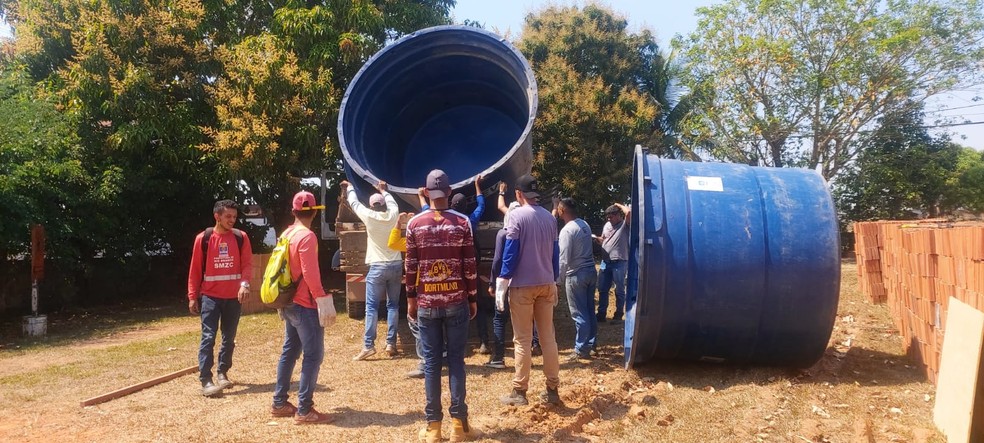 Caixas d'água são abastecidas por carros-pipas em comunidades rurais — Foto: Asscom/Defesa Civil 