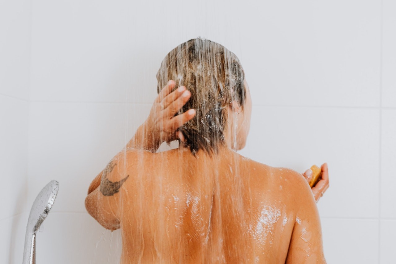 Mulher diz que só toma banho três vezes por semana e divide opiniões (Foto: Foto de Karolina Grabowska no Pexels)