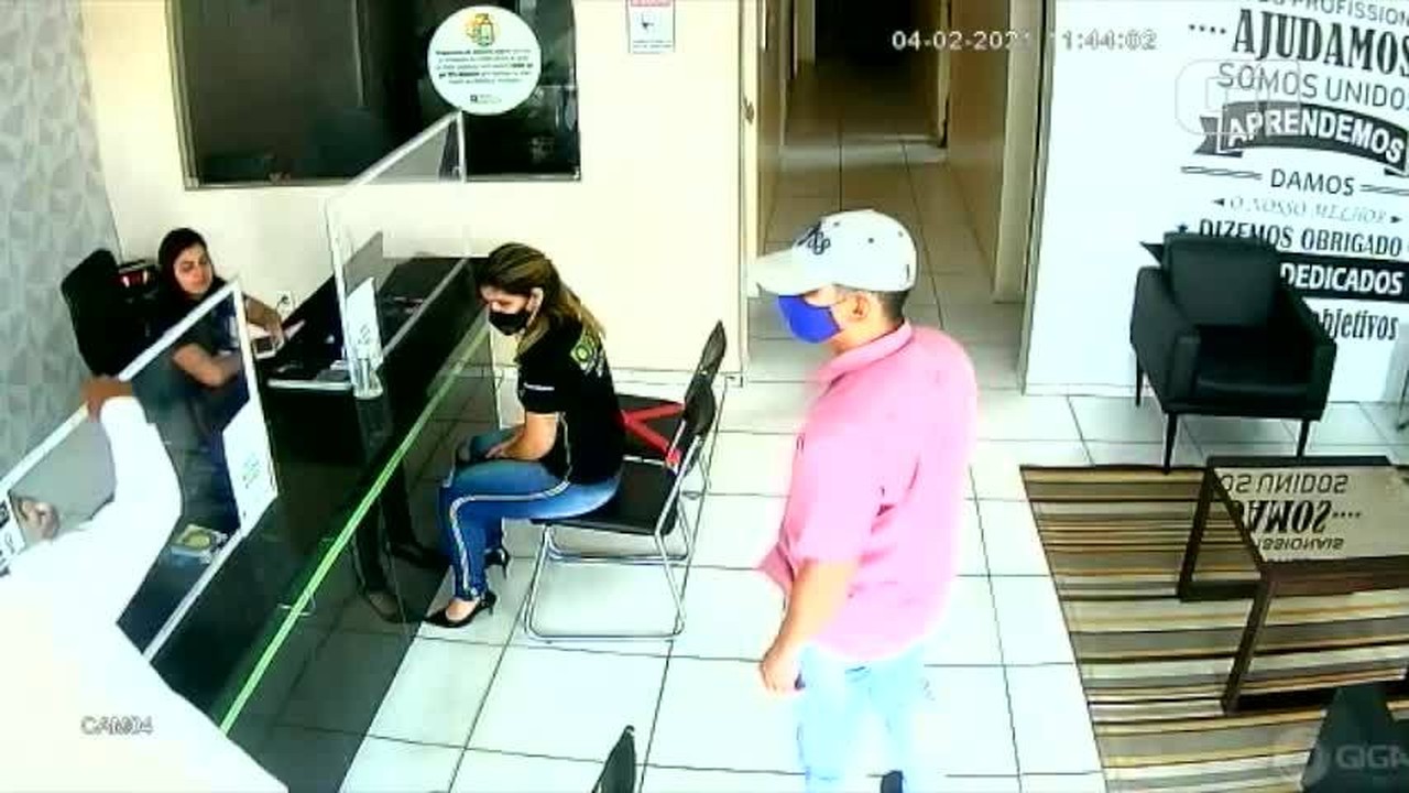 Vídeo mostra dupla durante assalto a uma auto escola na Zona Norte