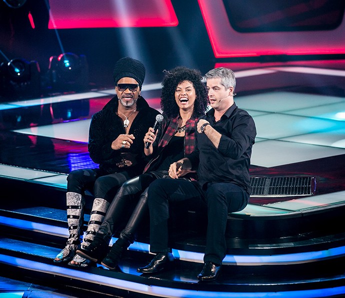 Carlinhos Brown e Victor fazem companhia a Bell Lins no palco do The Voice Kids (Foto: Isabella Pinheiro/Gshow)