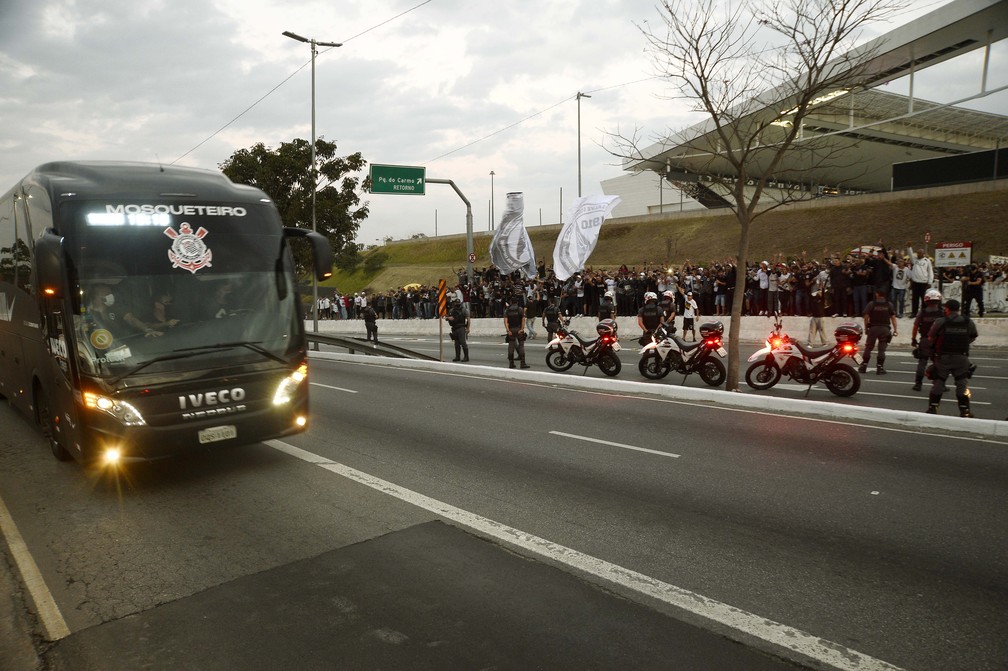 Após ter R$ 750 mil bloqueados, Corinthians faz acordo com CET e parcela dívida em 150 vezes