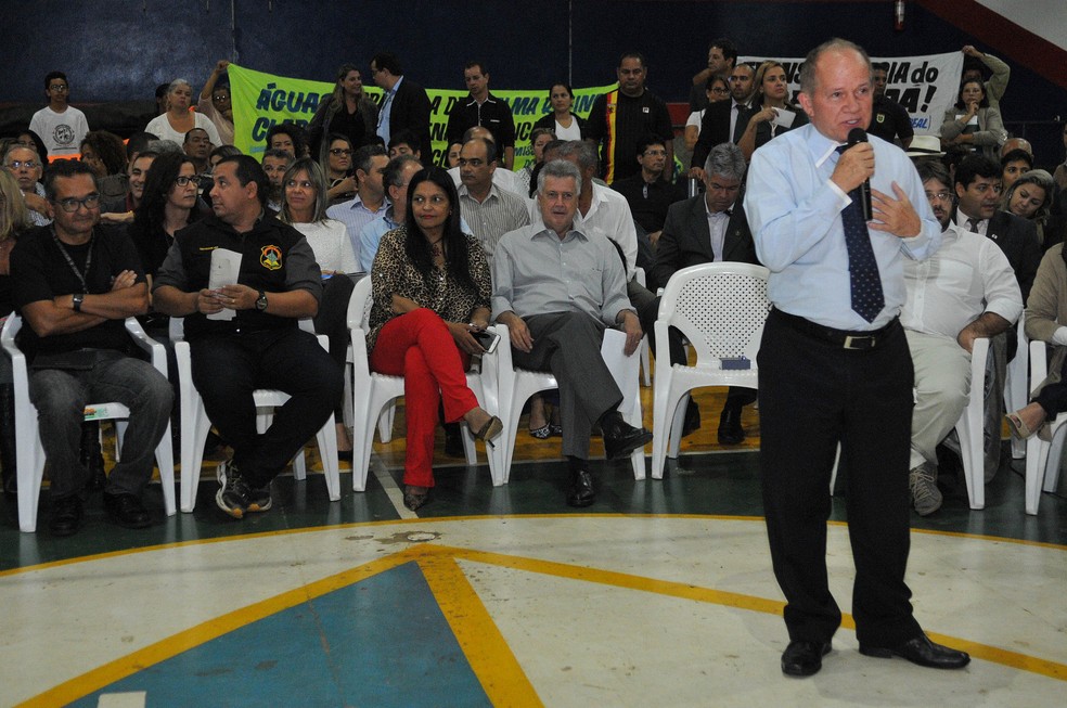 Administrador de Águas Claras, Manoel Valdeci Machado Elias (em pé) (Foto: Renato Araújo/Agência Brasília)