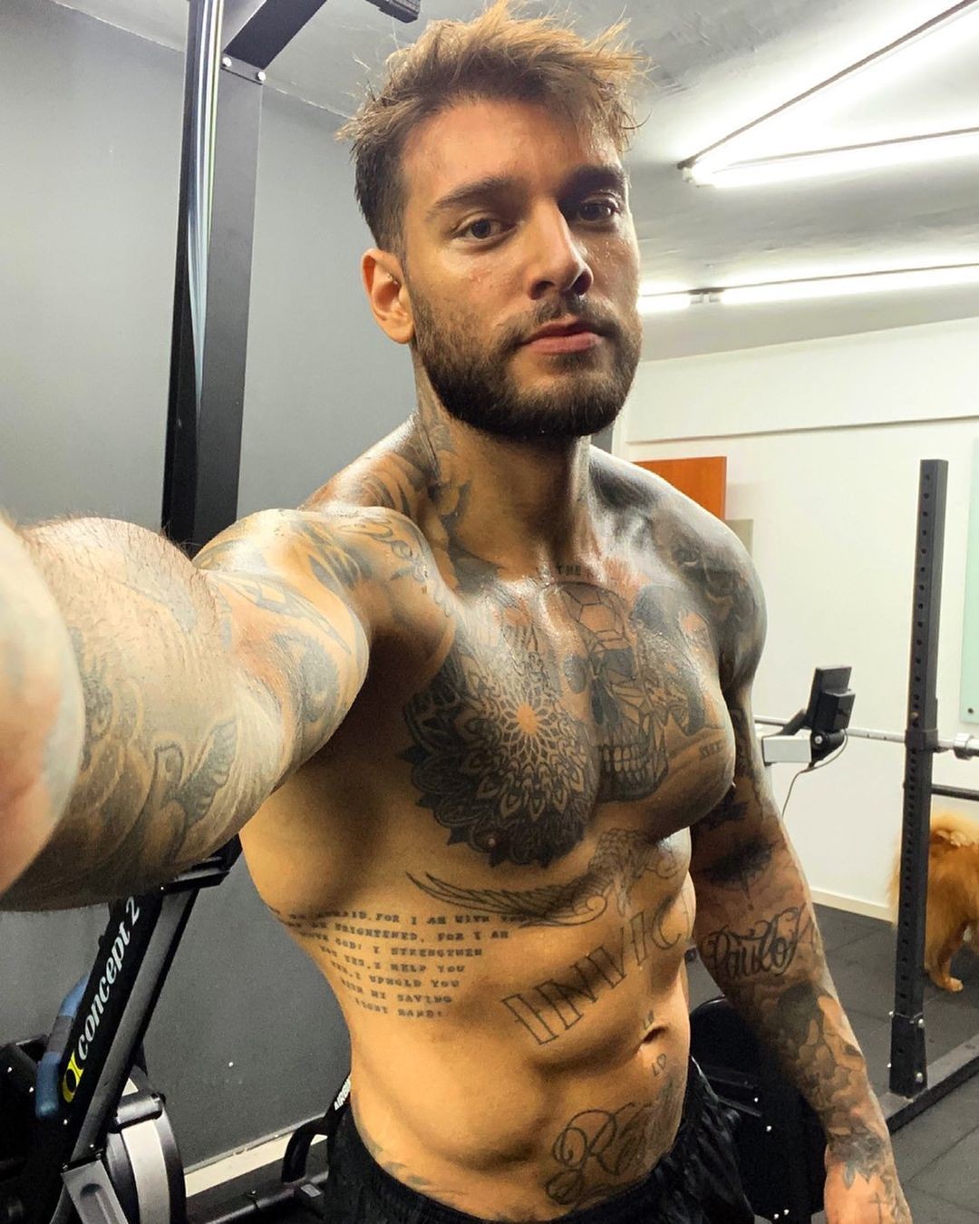 Lucas Lucco exibe músculos em foto (Foto: Reprodução/Instagram)