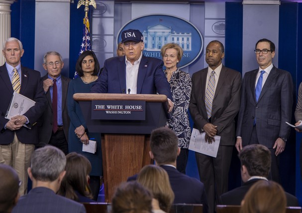 WASHINGTON, DC - MARCH 14: U.S. President Donald Trump speaks in the press briefing room at the White House on March 14, 2020 in Washington, DC. President Trump also told reporters he was tested for the novel coronavirus Friday night but did not reveal th (Foto: Getty Images)