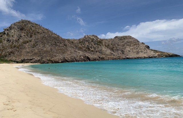 Paraíso: Gouveneur é uma praia de areia branca, mar calmo e “quentinho” (Foto: arquivo pessoal/Camilla Guebur)