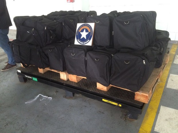 Drogas estavam distribuídas em várias mochilas (Foto: Divulgação/Receita Federal)