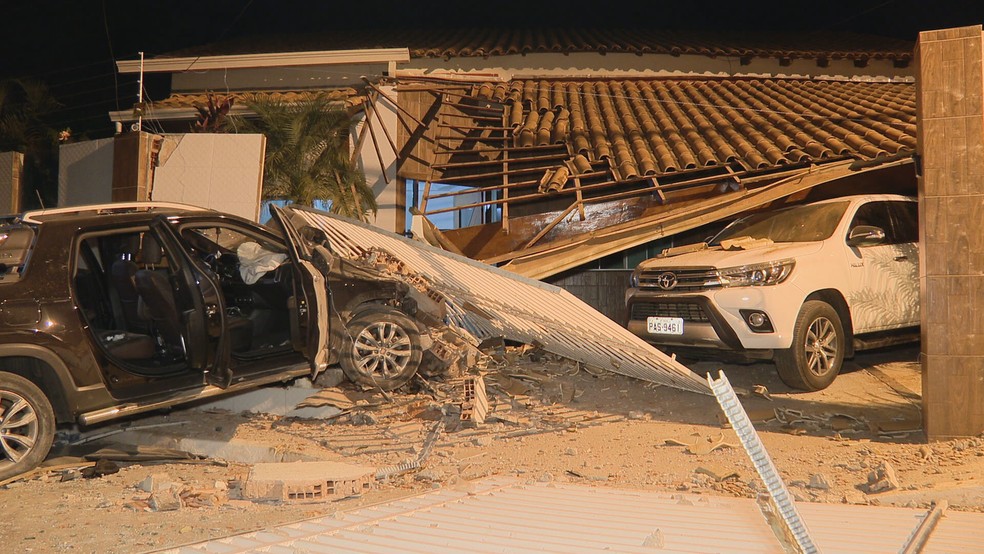 Motorista embriagado tenta fugir da PM, perde controle de carro e invade condomínio no DF - imagem de arquivo — Foto: TV Globo/Reprodução