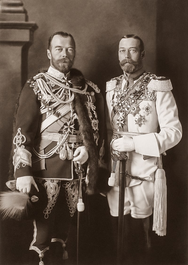 George V (à direita), e seu primo, o czar Nicolau II da Rússia (Foto: Domínio público)