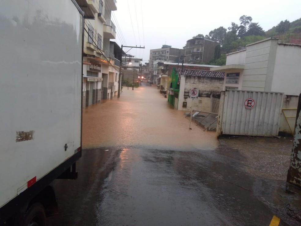 Chuva em Guiricema nesta quinta-feira (13) — Foto: Defesa Civil/Divulgação