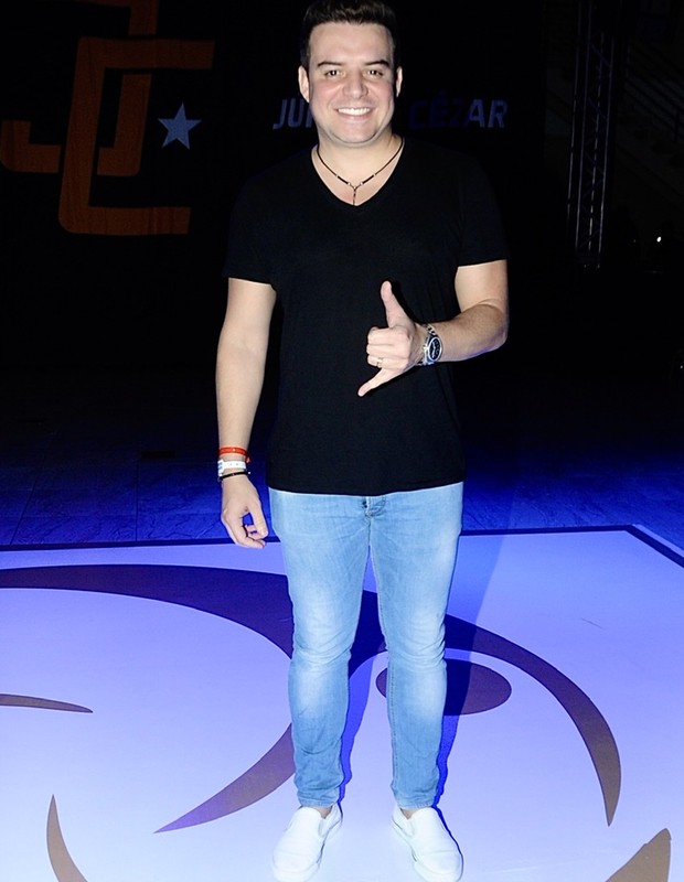 O cantor Bruno Belutti em festa beneficente promovida pelo jogador Emerson Sheik (Foto: Eduardo Martins/AgNews)