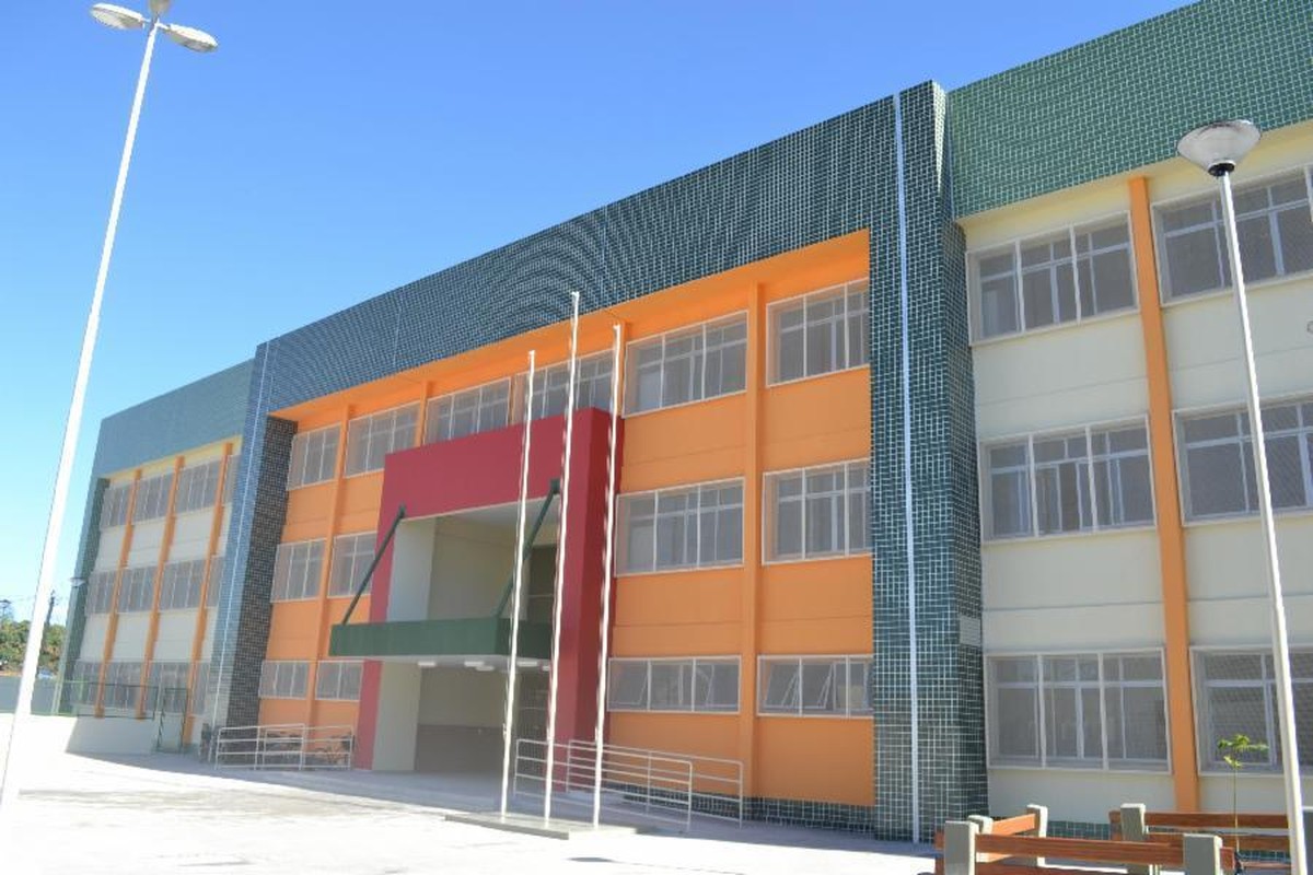 Estudantes da Serra, ES, começam a receber cartão alimentação durante ...