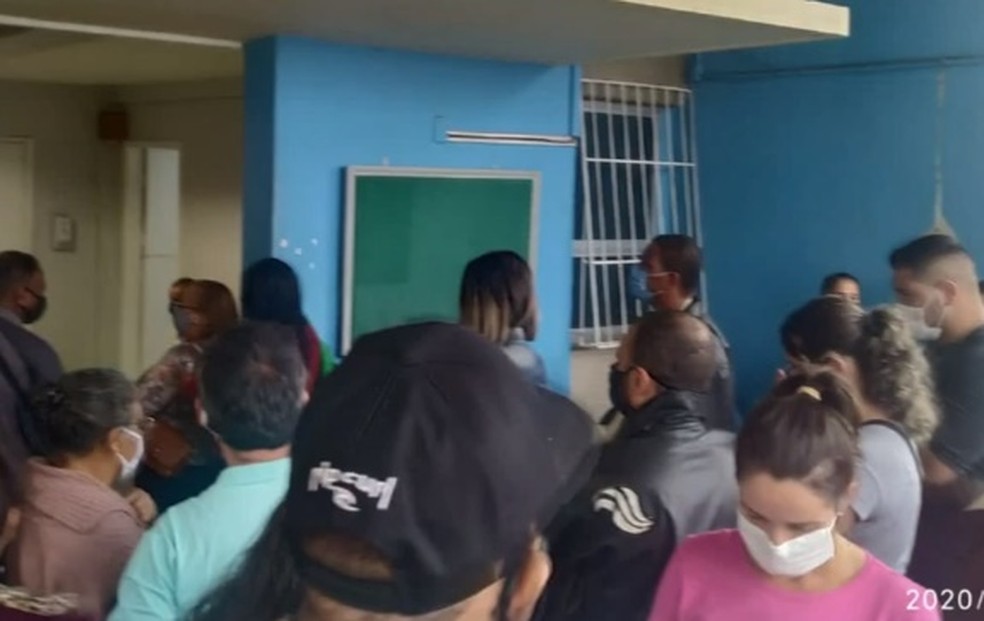 Setores de ortopedia e hemodiálise do Hospital Bom Pastor são denunciados por aglomeração em Varginha — Foto: Reprodução EPTV
