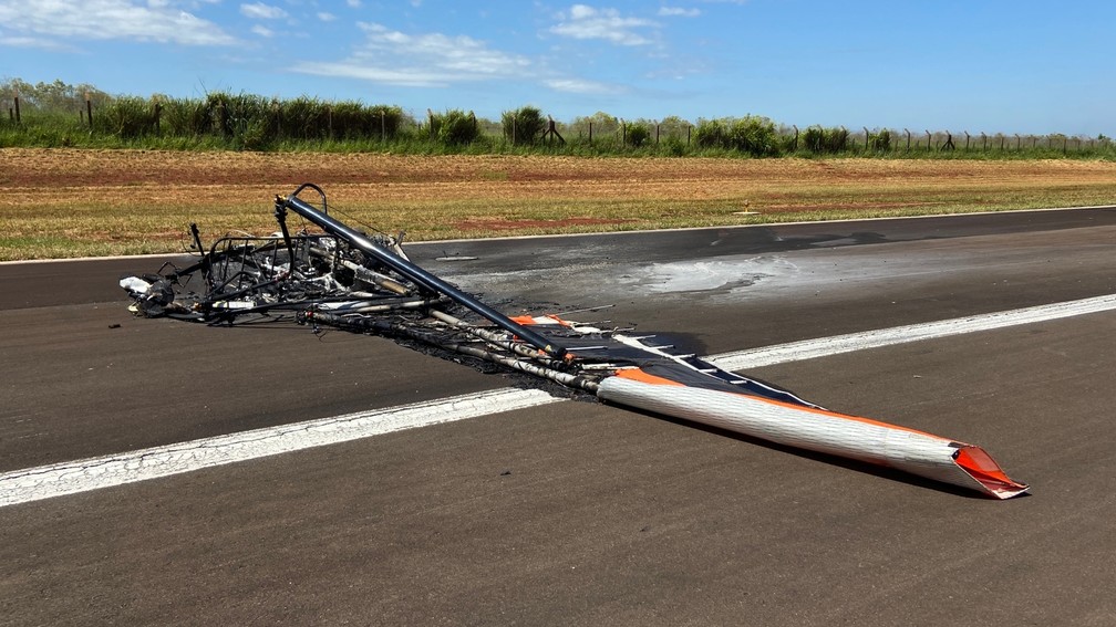 Aeronave pegou fogo após cair em Americana nesta quinta — Foto: Wesley Justino/EPTV