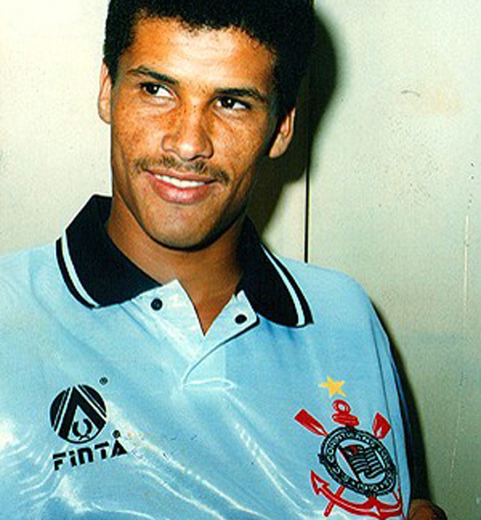 Rivaldo com a camisa do Corinthians, em 1993 — Foto: Gazeta Press