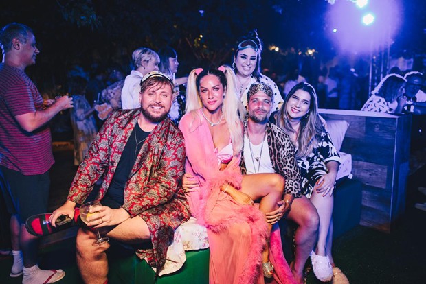 Giovanna Ewbank e Leo Fuchs recebem famosos para uma festa do pijama, no Rio (Foto: Alexandre Woloch)
