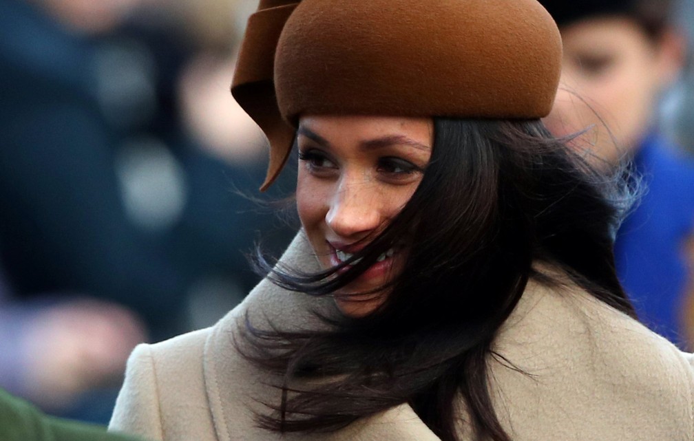 Meghan Markle, noiva do príncipe Harry, chega à igreja de Santa Maria Madalena para o serviço do Dia de Natal da Família Real na propriedade de Sandringham, no leste da Inglaterra (Foto: Hannah McKay/Reuters)