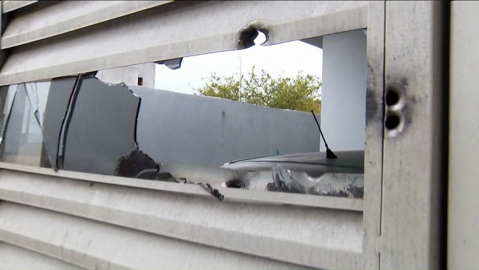 SÃ³ em uma casa na regiÃ£o norte de Londrina trÃªs pessoas foram assassinadas na noite de 29 de janeiro de 2016 â€” Foto: ReproduÃ§Ã£o/Globo News