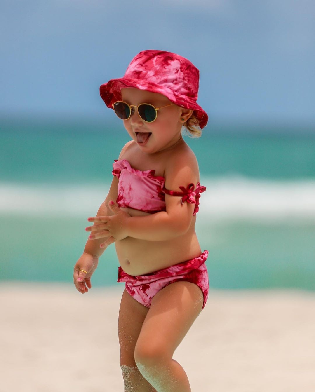 Vicky se divertiu com a mamãe em praia em Miami (Foto: Reprodução/Instagram)