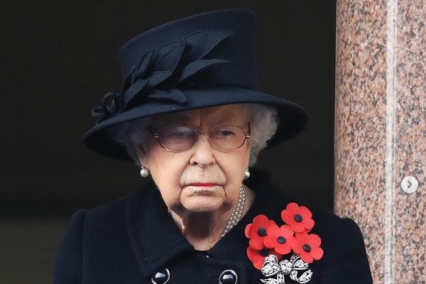 A Rainha Elizabeth 2ª durante o Remembrence Day (Foto: Instagram)