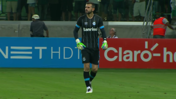 Goleiro reserva do Grêmio tem lesão muscular e será baixa para o Gre-Nal