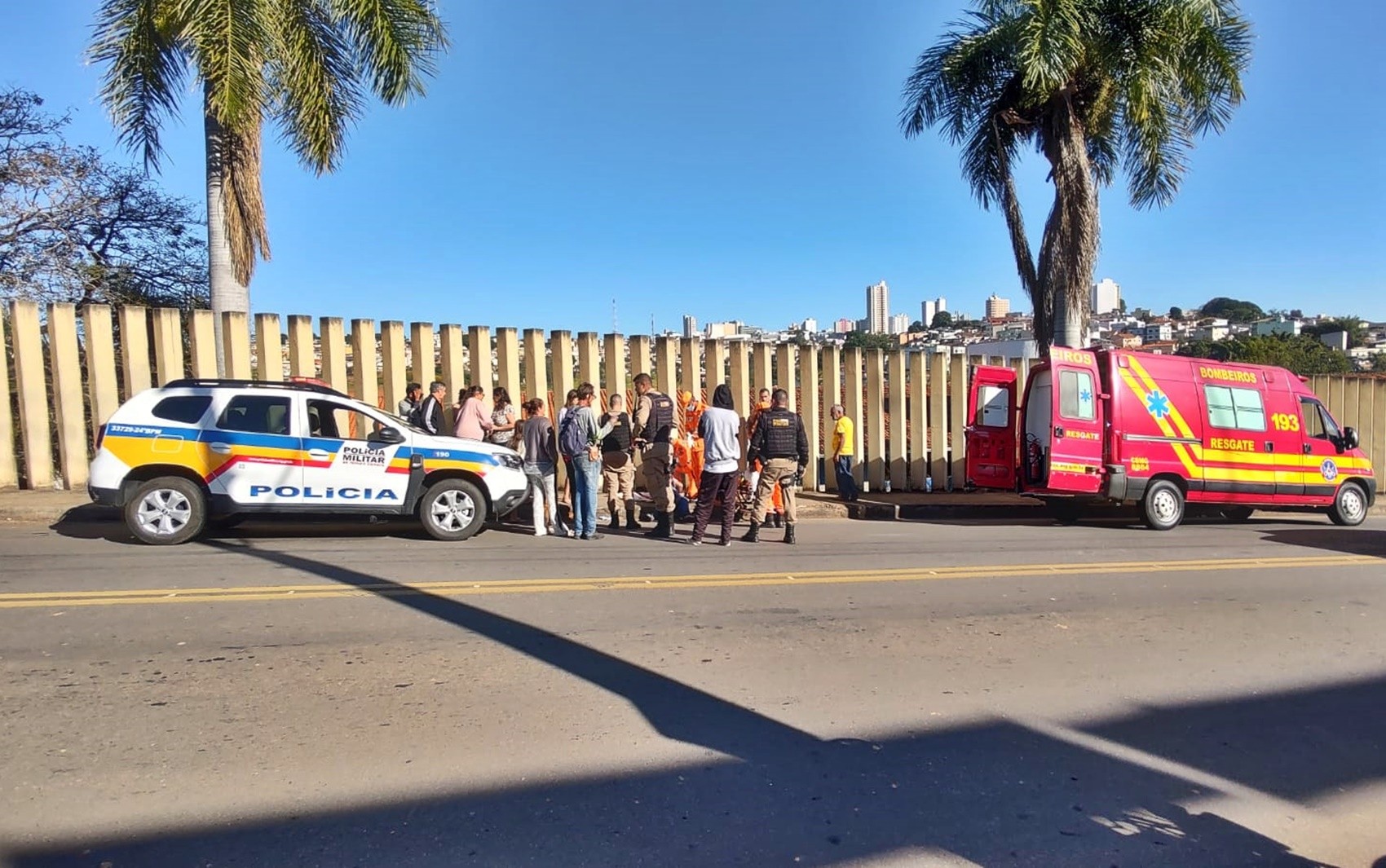 Jovem de 20 anos é esfaqueado após discussão em residência no bairro Nossa Senhora Aparecida, em Varginha, MG