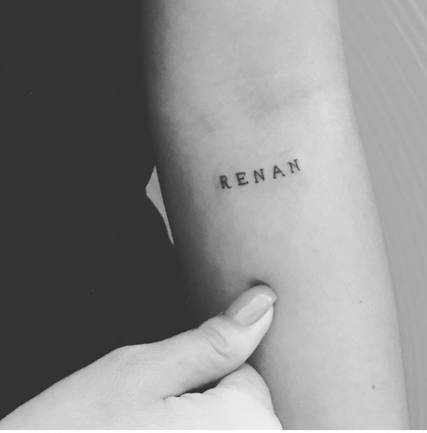 Annitta faz tatuagem  (Foto: Reprodução/Instagram)