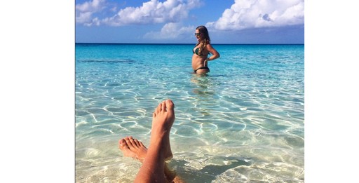 Grávida de seu primeiro filho com o empresário Antônio Garnero, a musa fitness Carol Buffara também aproveitou viagem de núpcias nas Ilhas Maldivas, no final de 2015. 