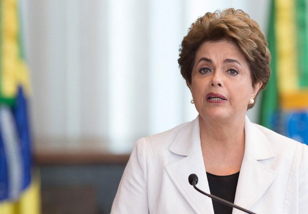 A presidente afastada Dilma Rousseff lê carta endereçada ao Senado (Foto: Lula Marques/Agência PT)