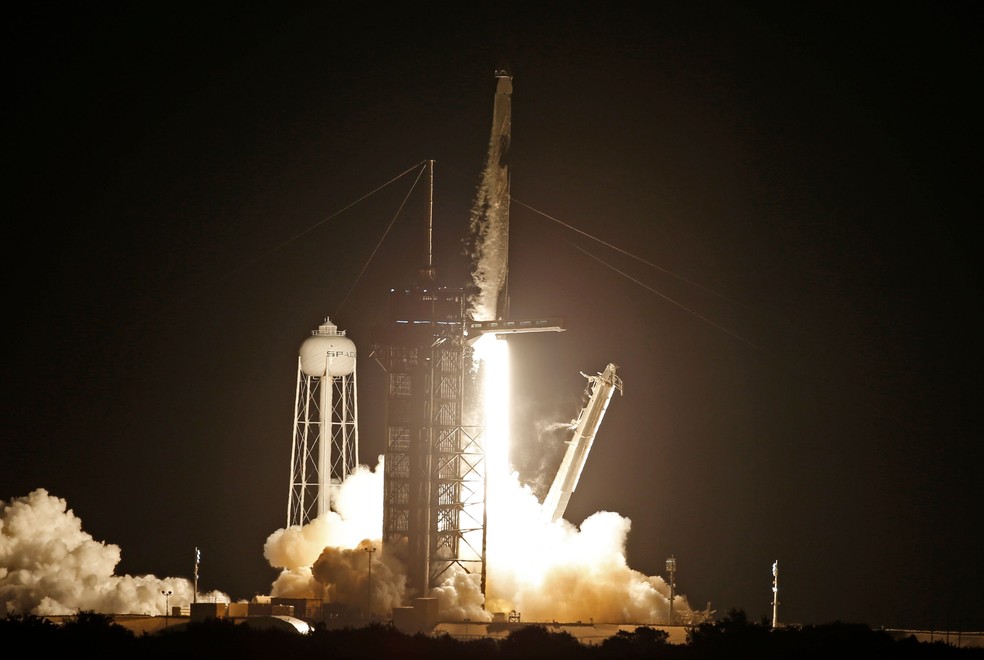 Missão da SpaceX decola para voo orbital só com civis — Foto: Thom Baur/Reuters