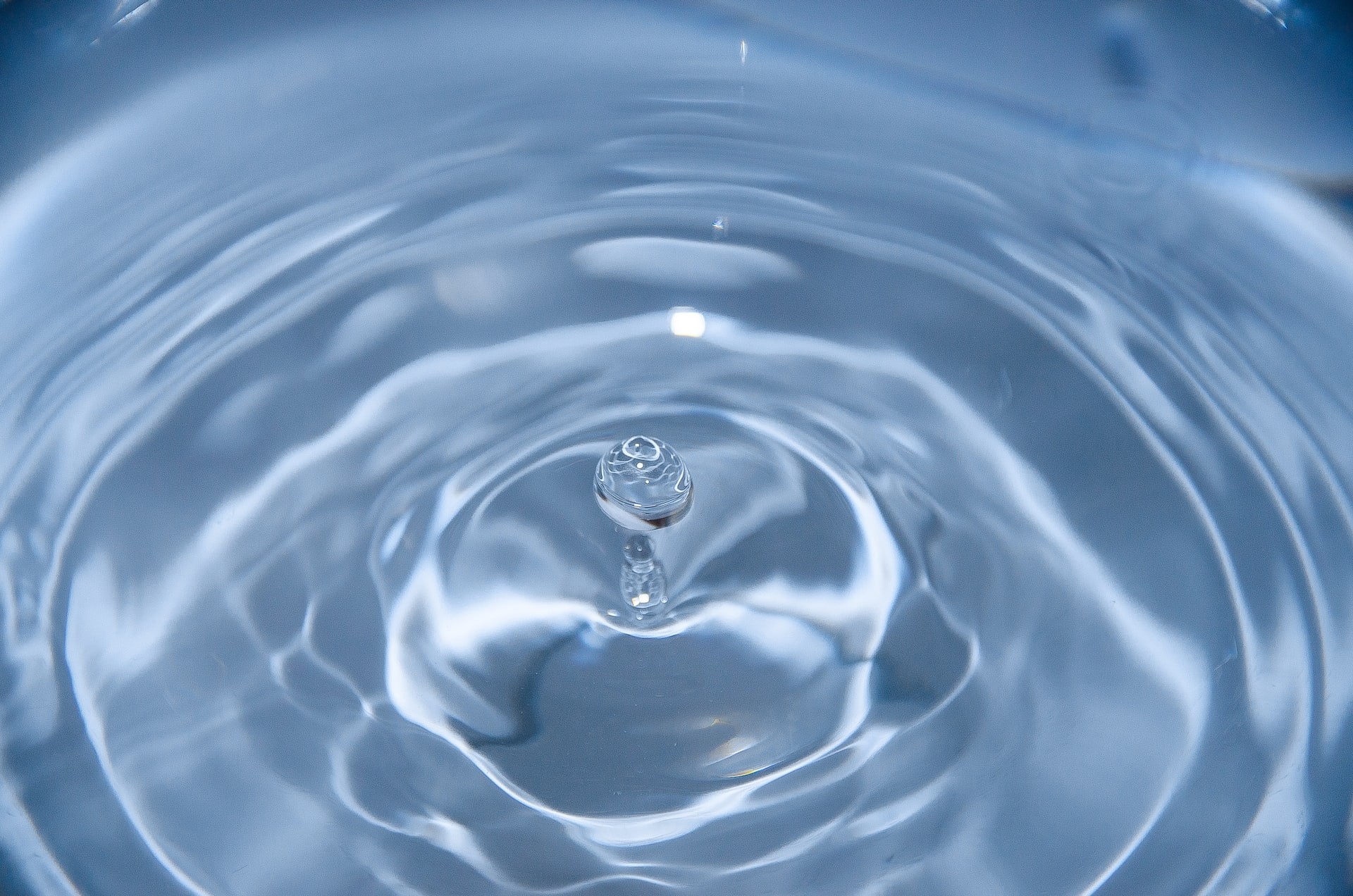 Novas evidências sugerem que água tem 2 fases líquidas diferentes sob baixas temperaturas (Foto: David Becker/ Unsplash)