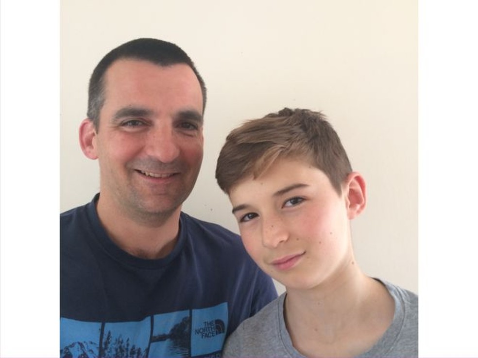 Nick Herbert não conseguia falar com filho, Ben, porque menino deixava celular no modo silencioso (Foto: BBC)