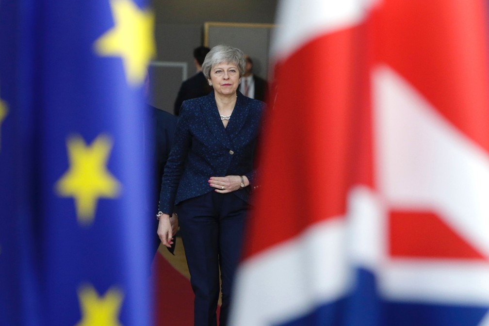Primeira-ministra, Theresa May, chega para encontro em Bruxelas, na Bélgica, com representantes dos países membros da União Europeia nesta quinta-feira (21)  — Foto: Aris Oikonomou / AFP