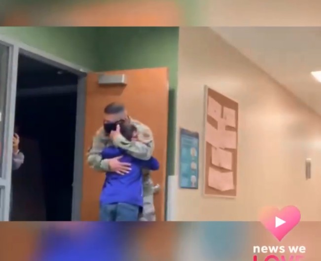Encontro entre pai militar e seu filho emocionou a web (Foto: Reprodução/Instagram/WVTM 13)