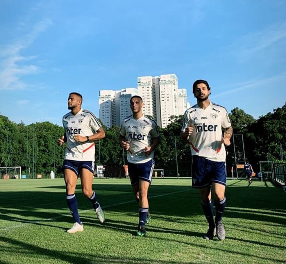 Reinaldo, Antony e Hudson juntos em treino do São Paulo — Foto: Reprodução