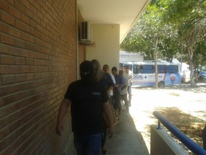 Presos da operação do Gecoc foram levados a delegacia geral da Polícia Civil (Foto: Carolina Sanches/ G1)