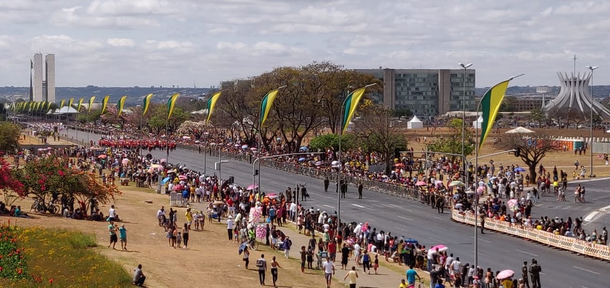 Fotos E VÍdeos Público Segue Desfile De 7 De Setembro Na Esplanada Dos Ministérios Distrito 0226