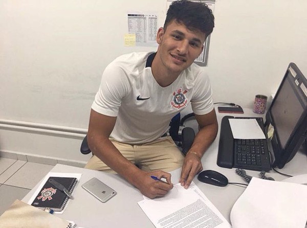 Corinthians contrata atacante do Paraná para o sub-20