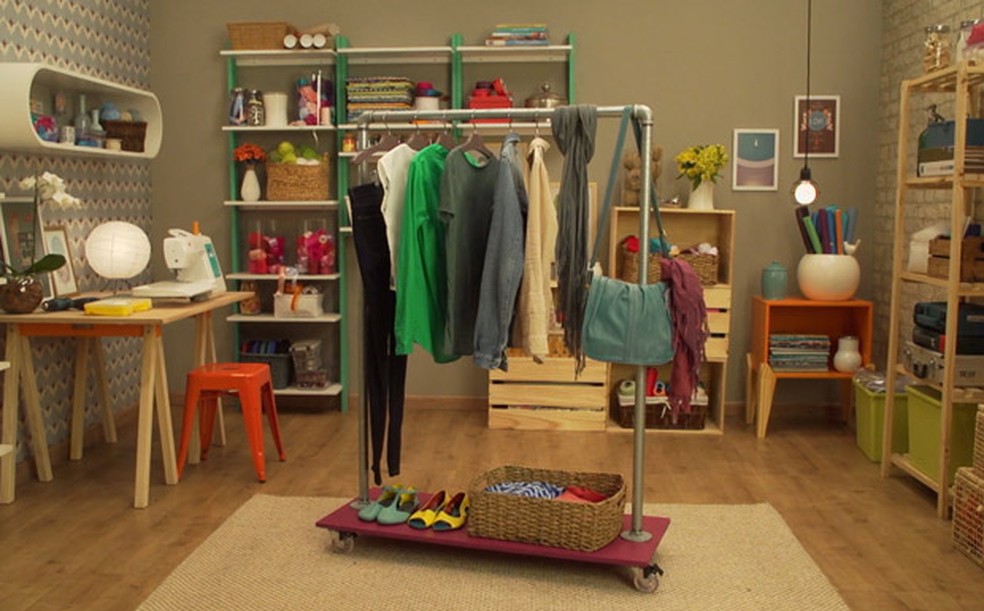 Falta Espaco Para O Armario Veja Como Criar Uma Linda Arara De Roupas Usando Canos Casa E Decoracao Gnt