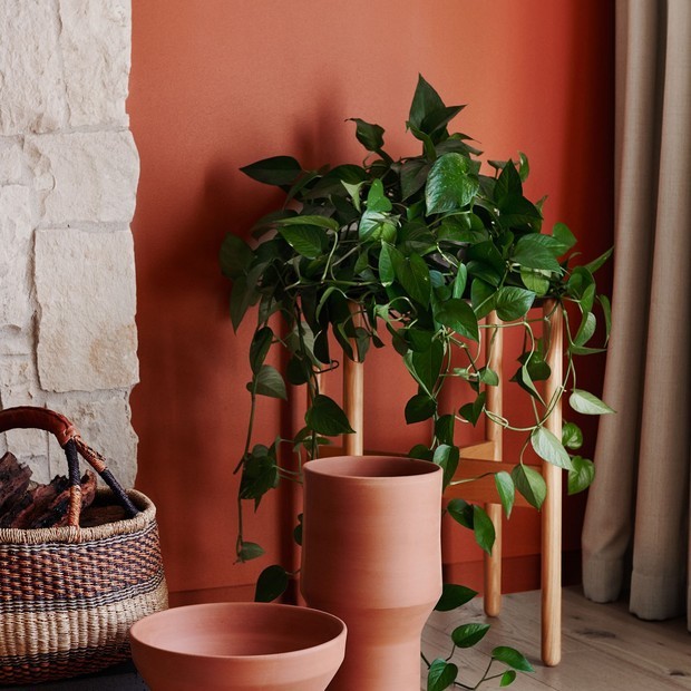 UMA CASA QUE ABRAÇA - ELE AMA COZINHAR, CURTIR AS PLANTAS, OUVIR