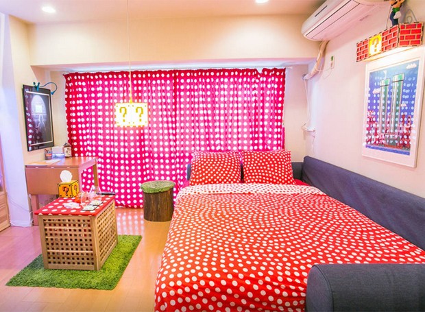 Localizado no bairro de Meguro, em Tóquio, apartamento é todo decorado com peças e objetos originais do jogo Super Mario Bros  (Foto: Divulgação / Airbnb)
