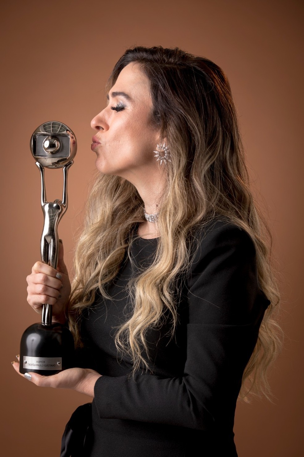 Tat Werneck  a vencedora do 'Trofu Paulo Gustavo', prmio da categoria de Humor   Foto: Reproduo/TV Globo