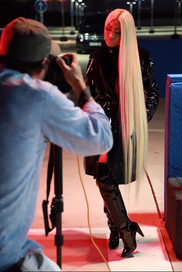 Cabel O Nicki Minaj Grava Clipe E Mostra Aplique De Mais De Metro