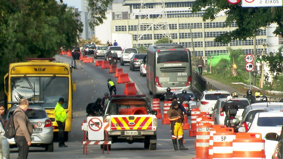 Interdição em faixas da Ponte do Jaguaré nesta terça-feira (6) — Foto: Reprodução/TV Globo