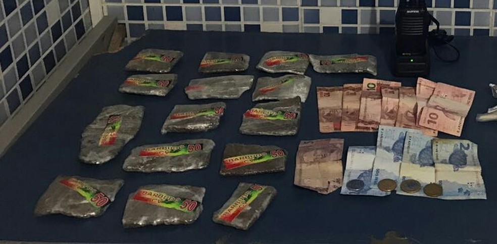 Material foi apreendido nesta segunda-feira (8) em Araruama, no RJ (Foto: Divulgação/Polícia Militar)