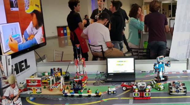 Arena Criativa expõe desafios robóticos e novas tecnologias na Finit, em Belo Horizonte (Foto: Wellton Máximo/Agência Brasil)