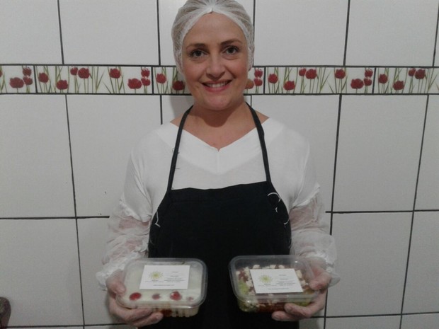 No último mês, Aline Fernanda chegou a preparar entre 450 e 500 marmitas por semana (Foto: Aline Fernanda Gonçalves Hey / Arquivo Pessoal)