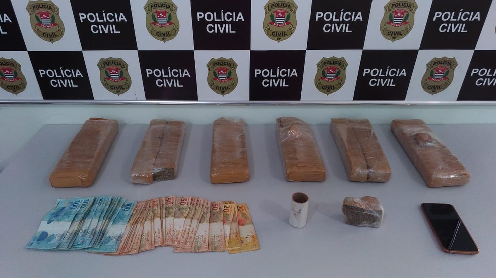 Polícia recebeu informação de que os suspeitos comercializavam drogas trazidas do Paraguai — Foto: Polícia Civil/Divulgação