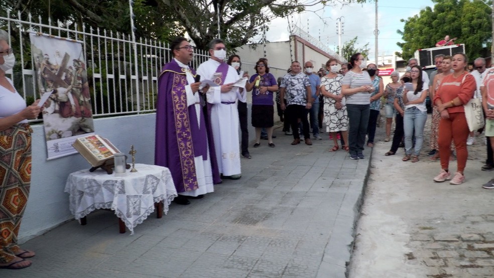 Via Sacra acontece há 34 anos no bairro Ponta Negra, em Natal — Foto: Ana Paula Davim/Inter TV Cabugi